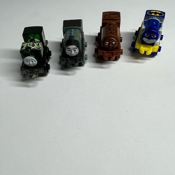 Thomas the Train DC Super Friends Character (4 Pack) - Picture 6 of 8